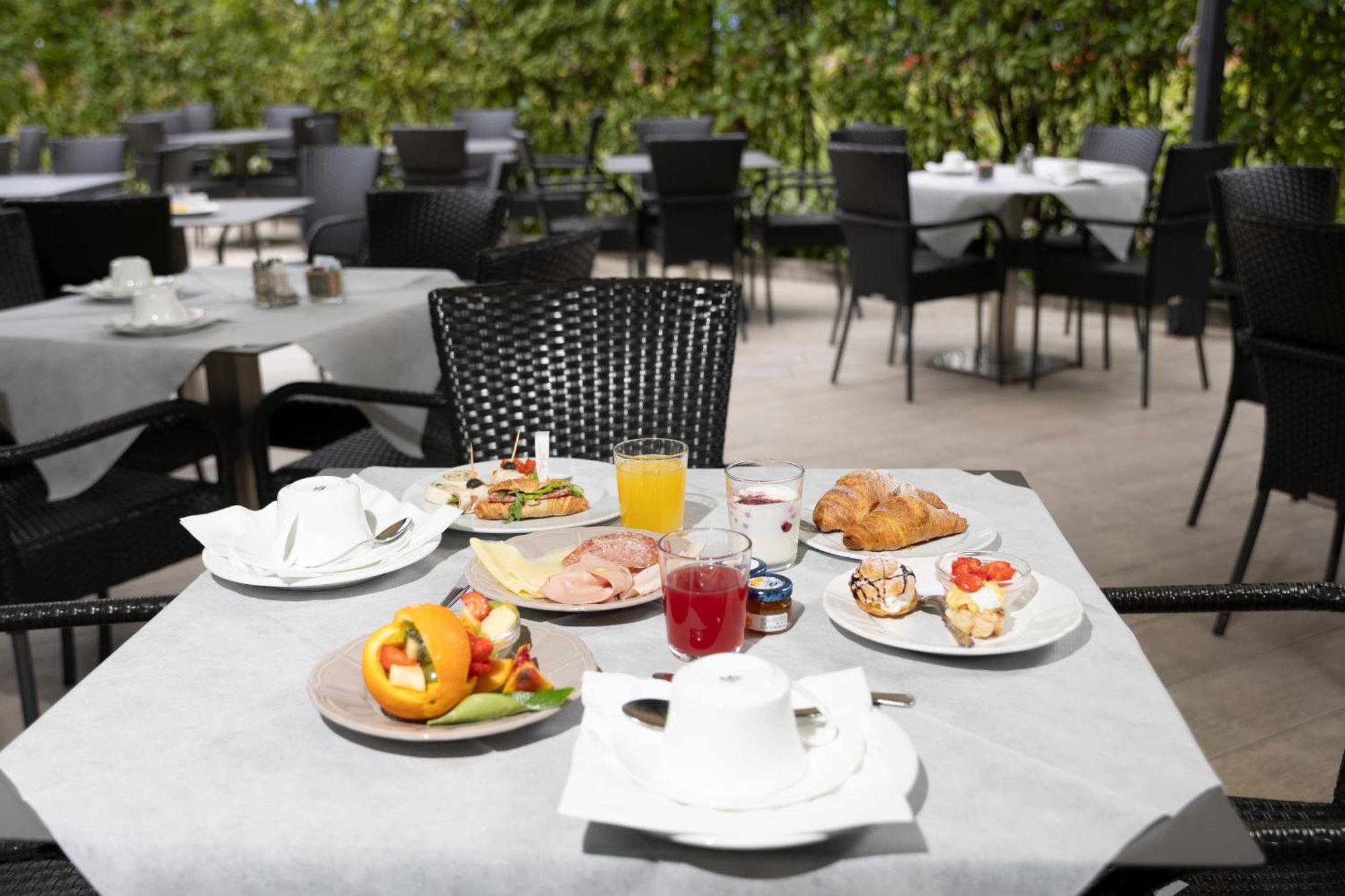 Hotel Berta Desenzano del Garda Exterior photo