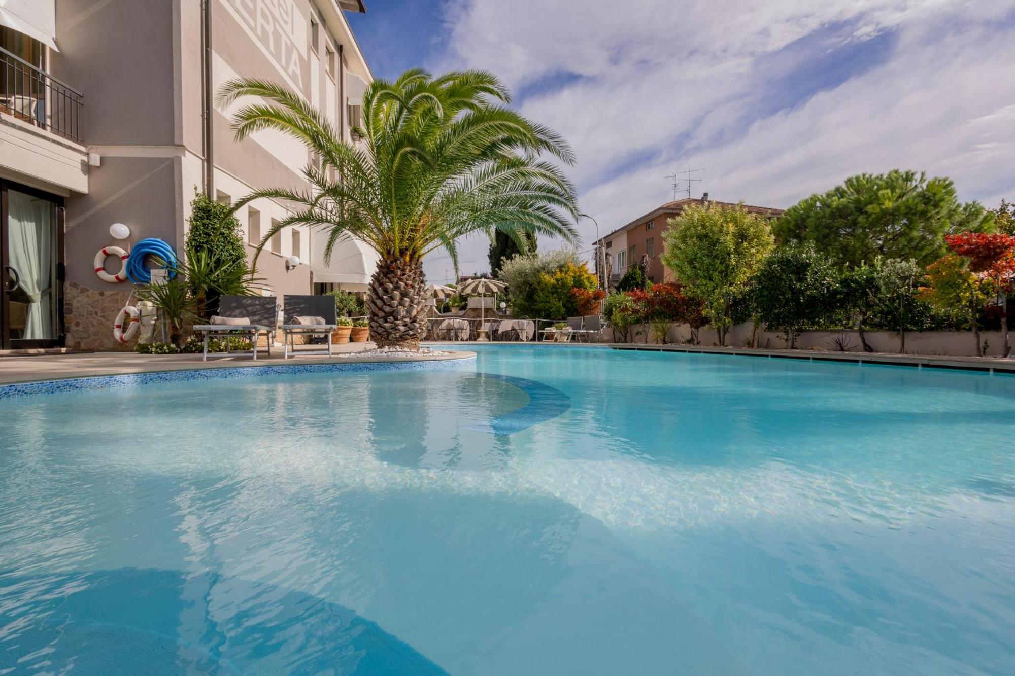 Hotel Berta Desenzano del Garda Exterior photo