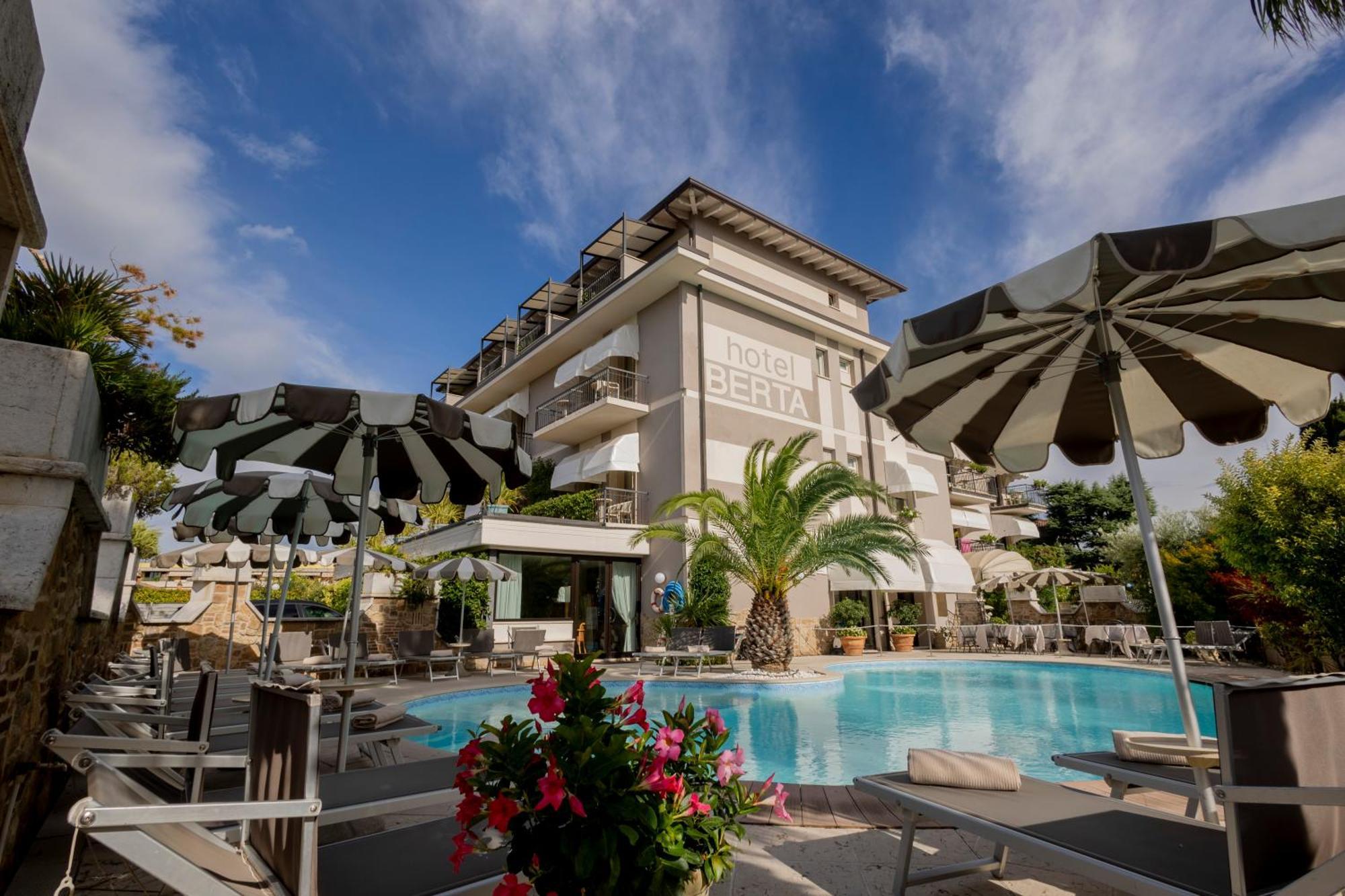 Hotel Berta Desenzano del Garda Exterior photo