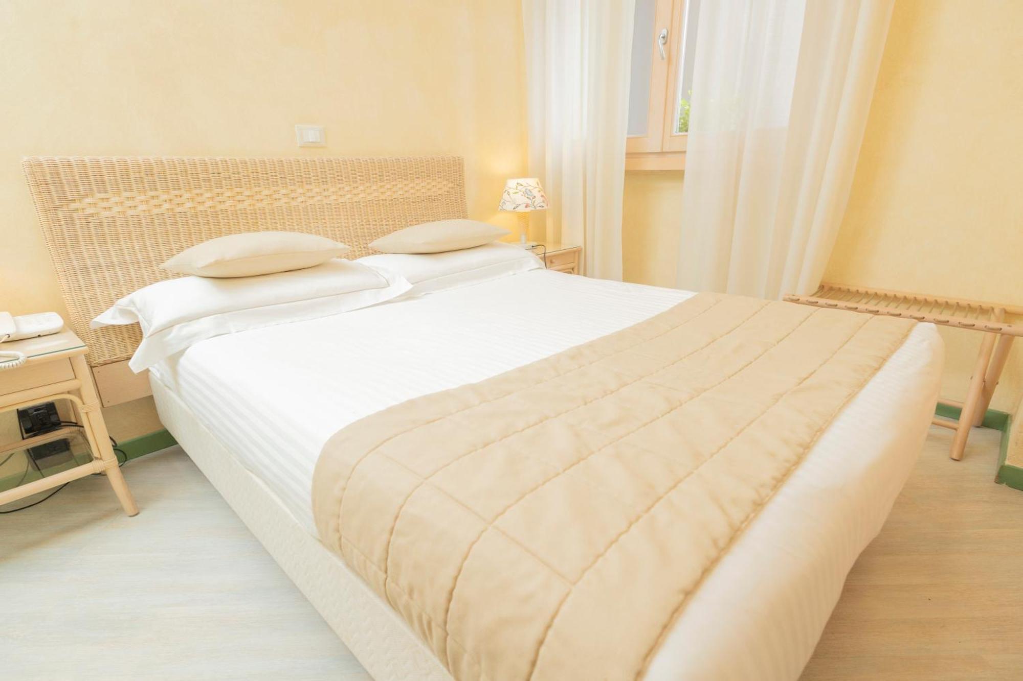 Hotel Berta Desenzano del Garda Exterior photo