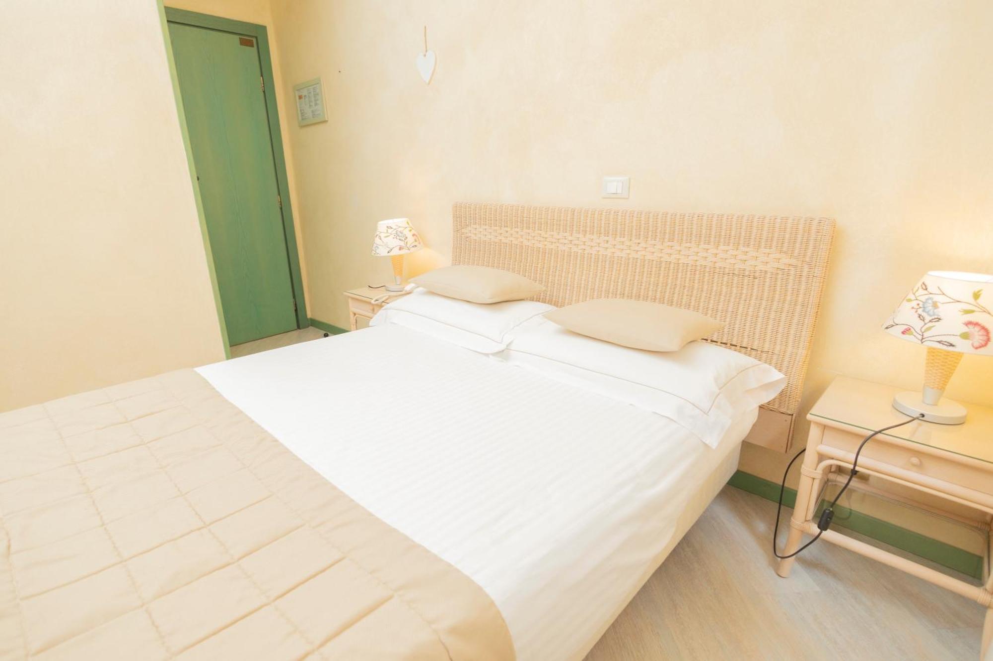 Hotel Berta Desenzano del Garda Exterior photo