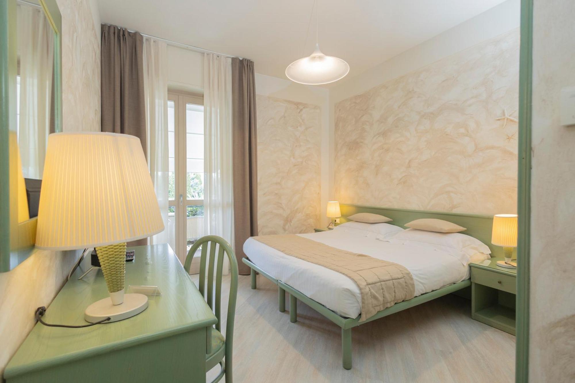 Hotel Berta Desenzano del Garda Exterior photo