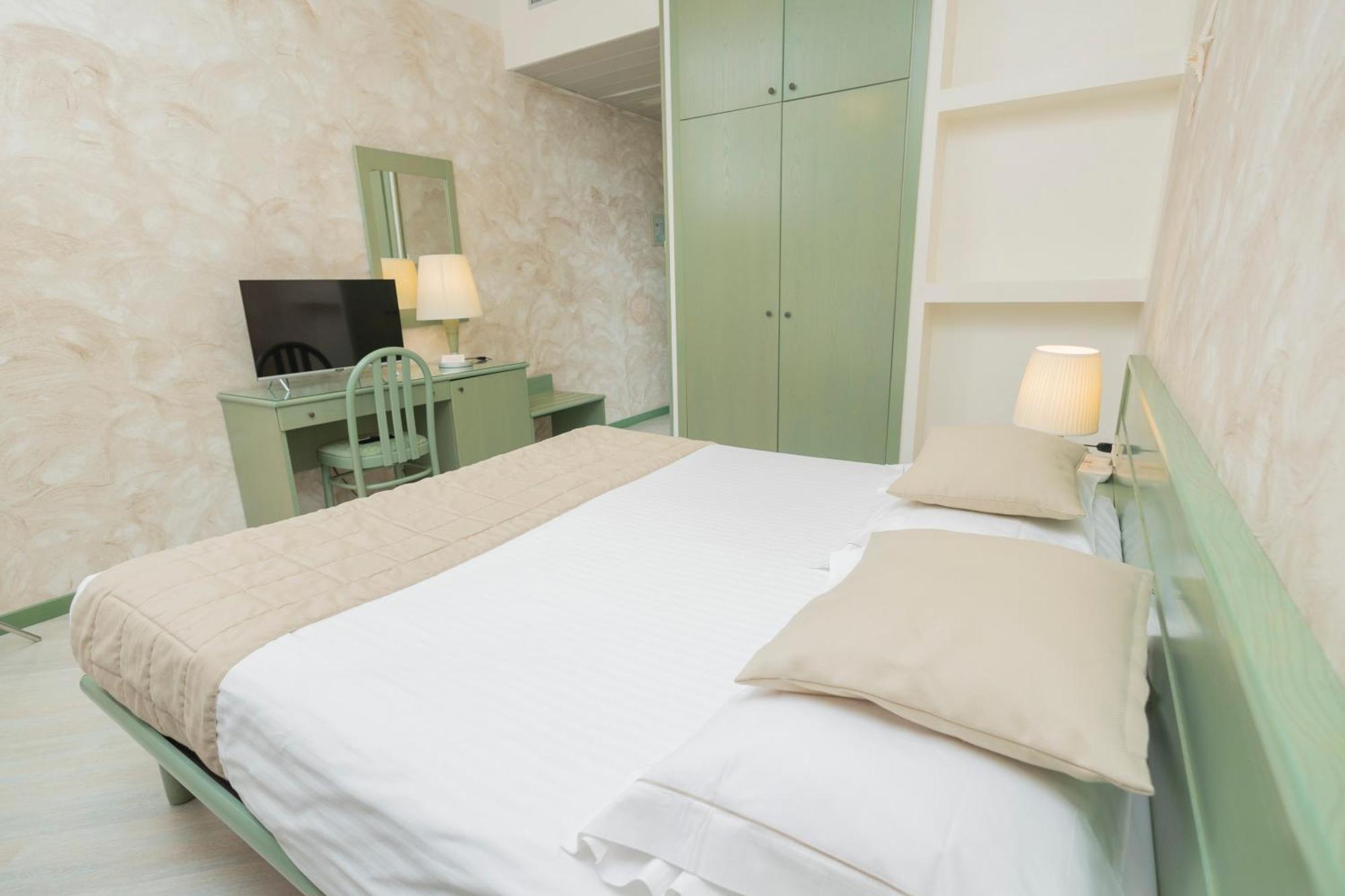Hotel Berta Desenzano del Garda Exterior photo