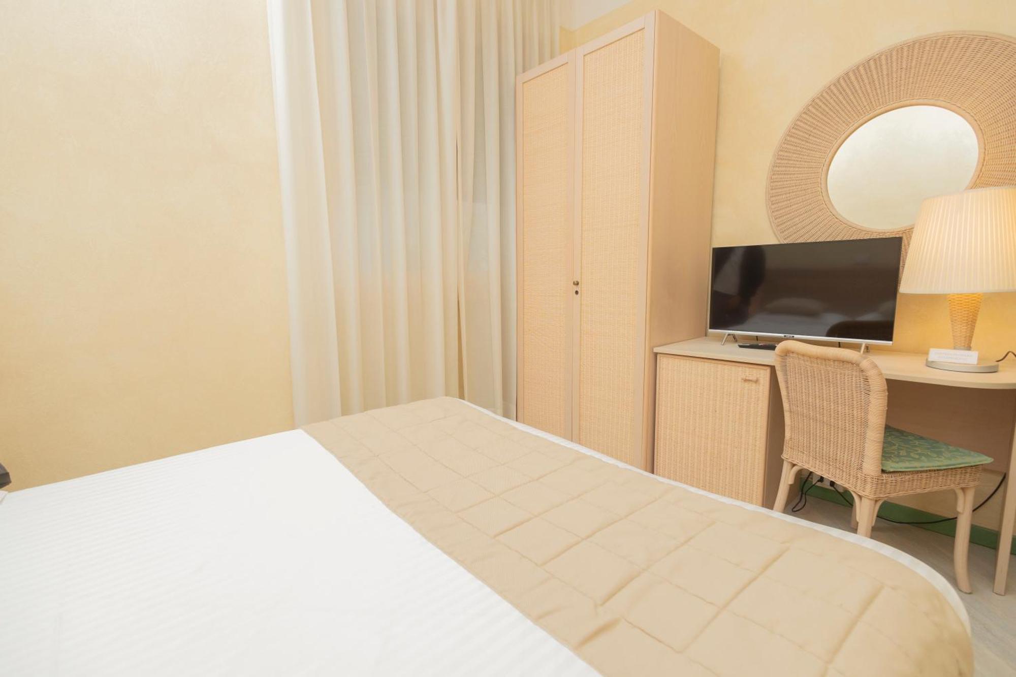 Hotel Berta Desenzano del Garda Exterior photo