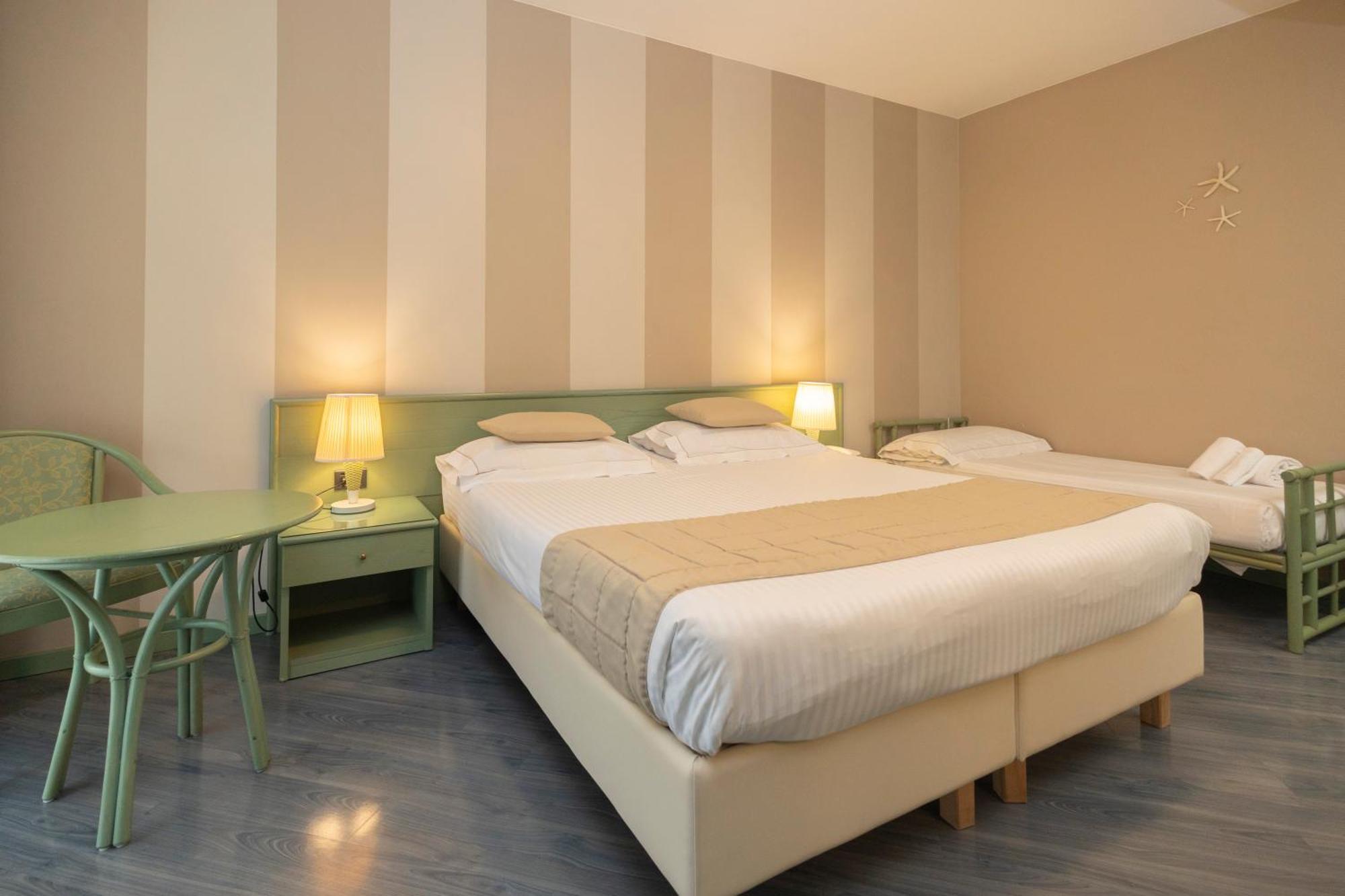 Hotel Berta Desenzano del Garda Exterior photo