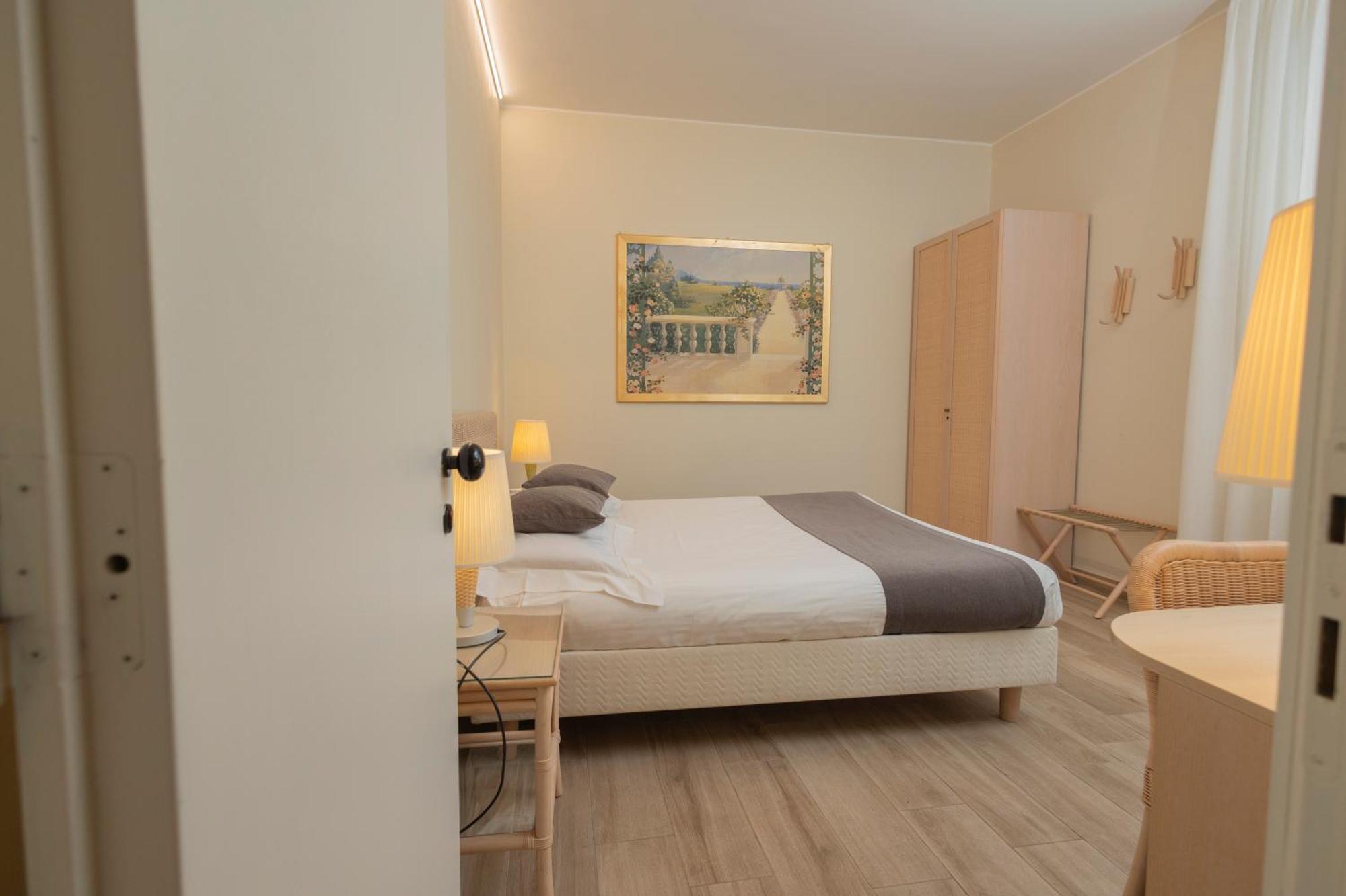 Hotel Berta Desenzano del Garda Exterior photo