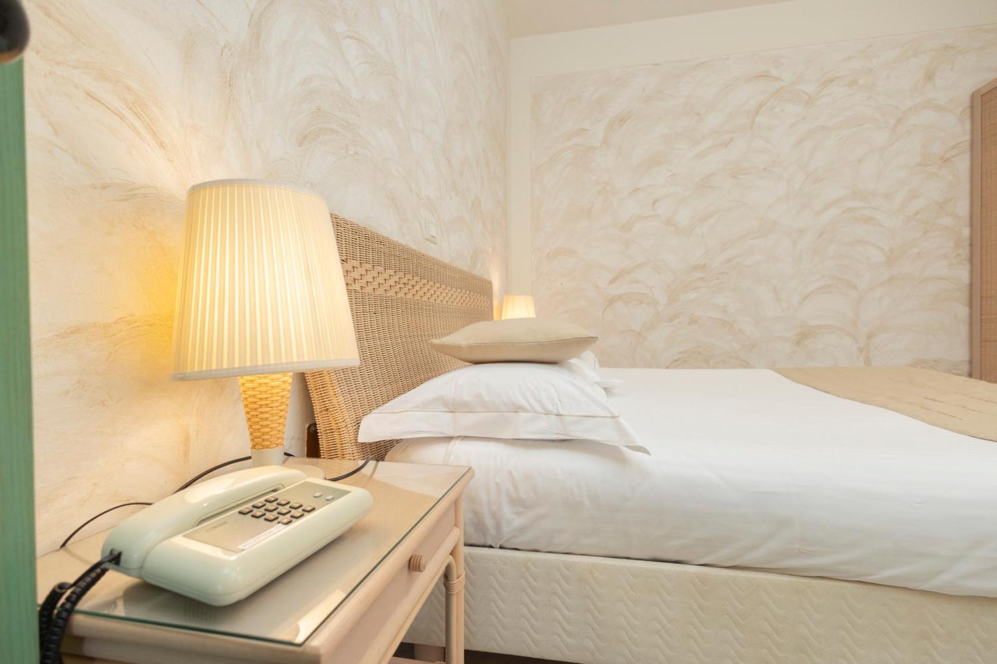 Hotel Berta Desenzano del Garda Exterior photo