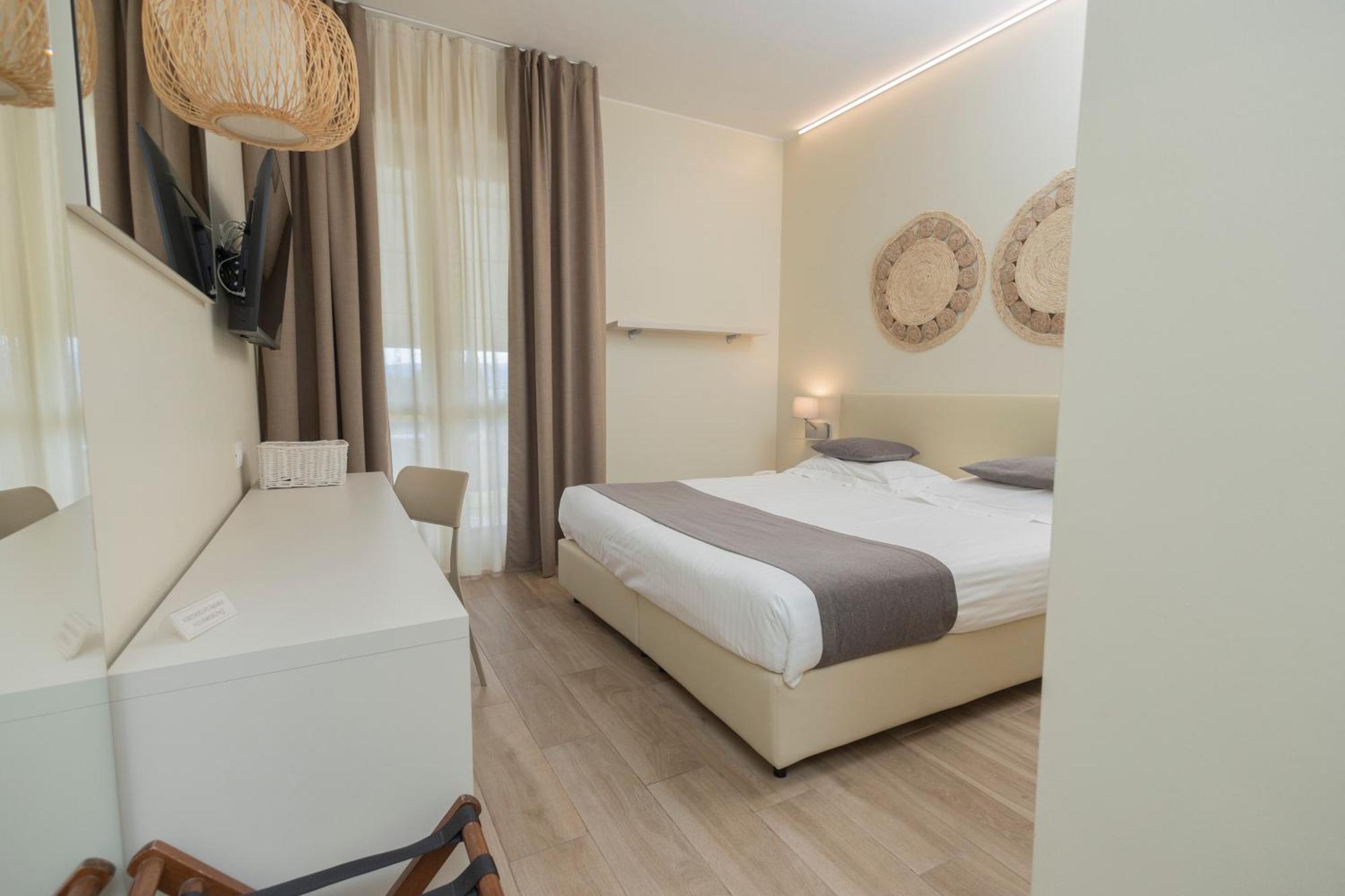Hotel Berta Desenzano del Garda Exterior photo