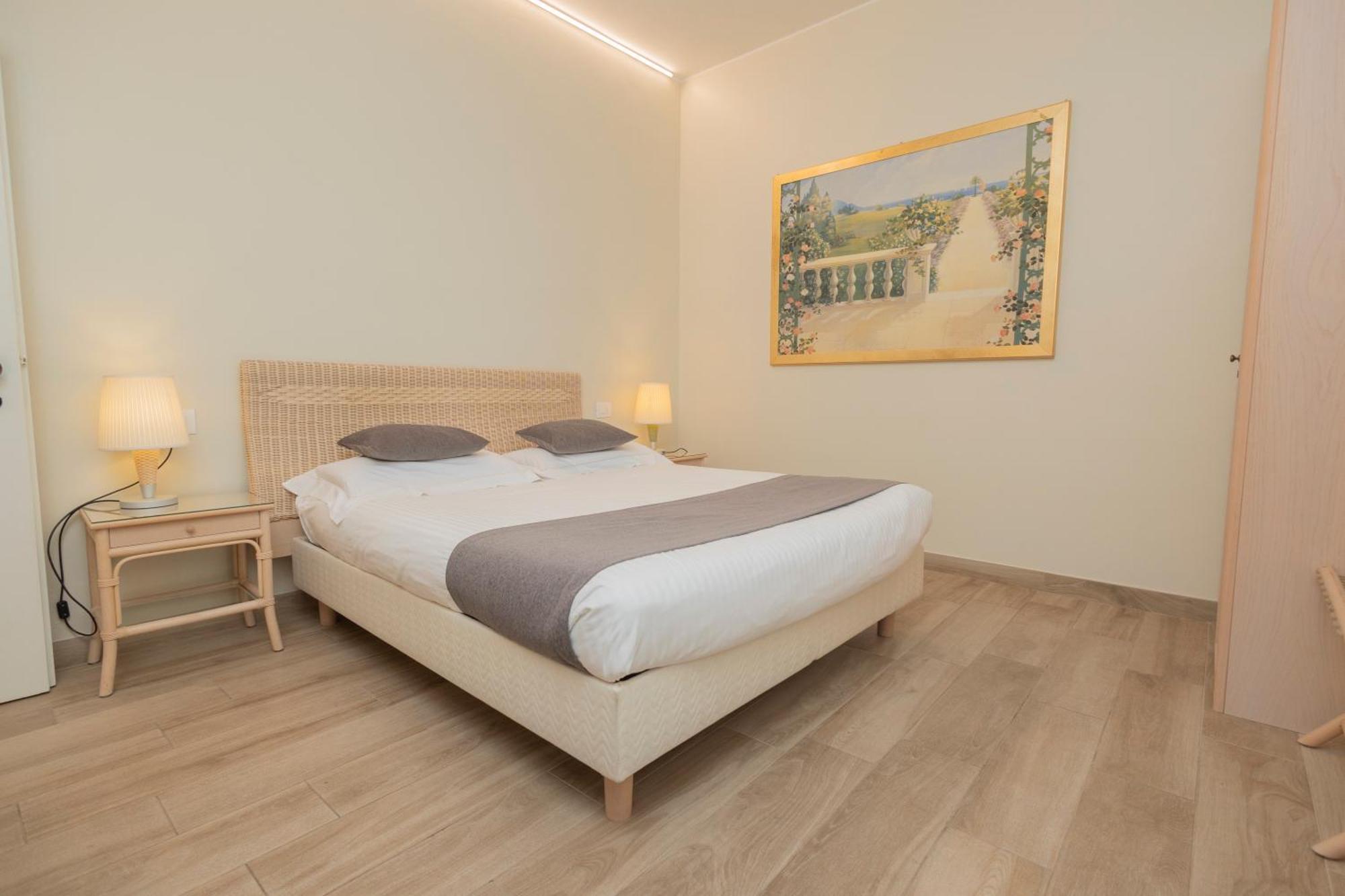 Hotel Berta Desenzano del Garda Exterior photo