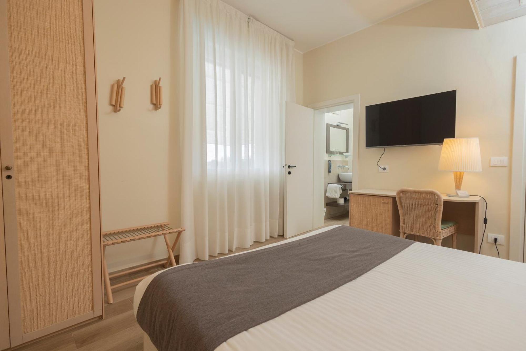 Hotel Berta Desenzano del Garda Exterior photo