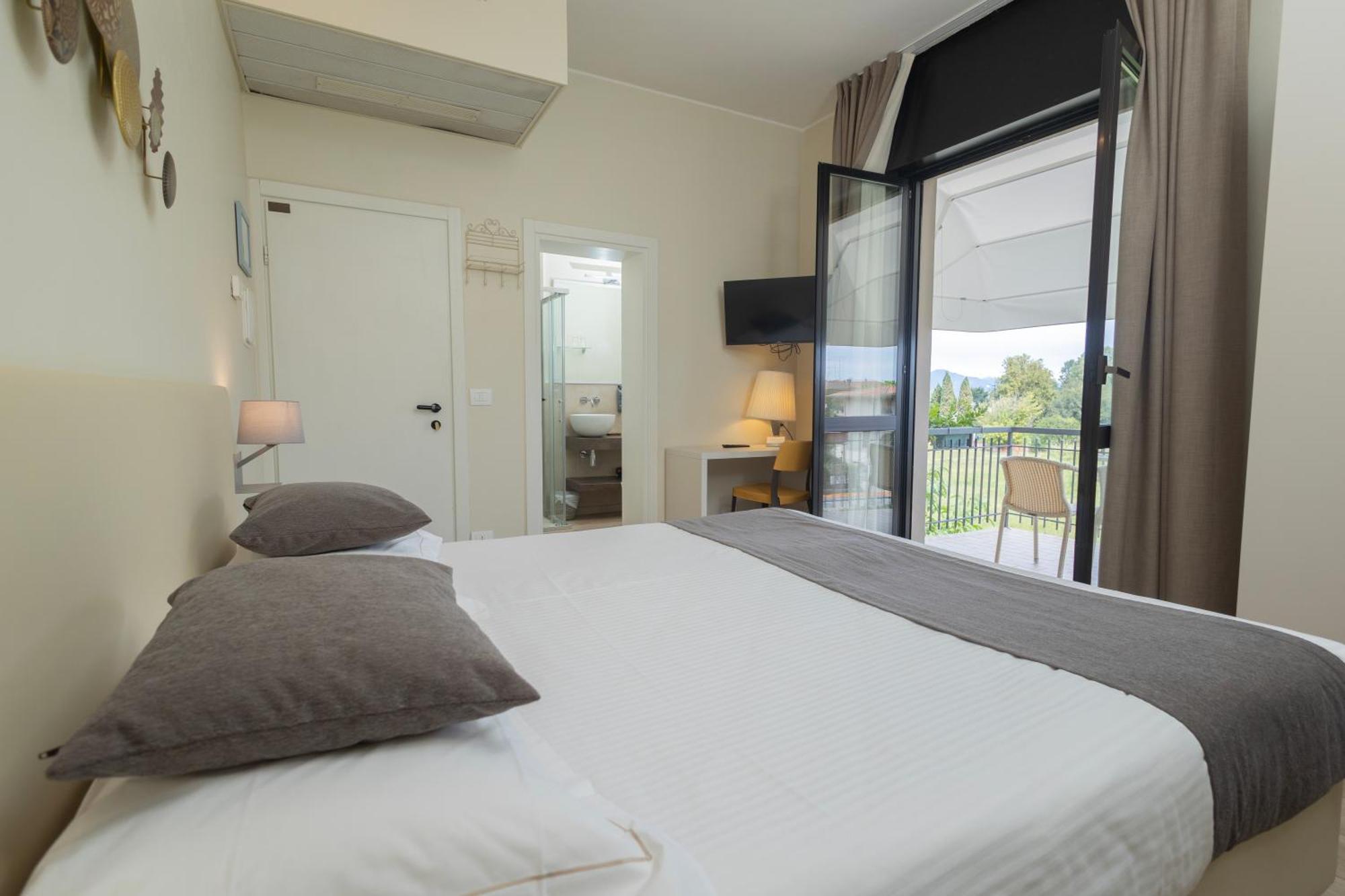 Hotel Berta Desenzano del Garda Exterior photo