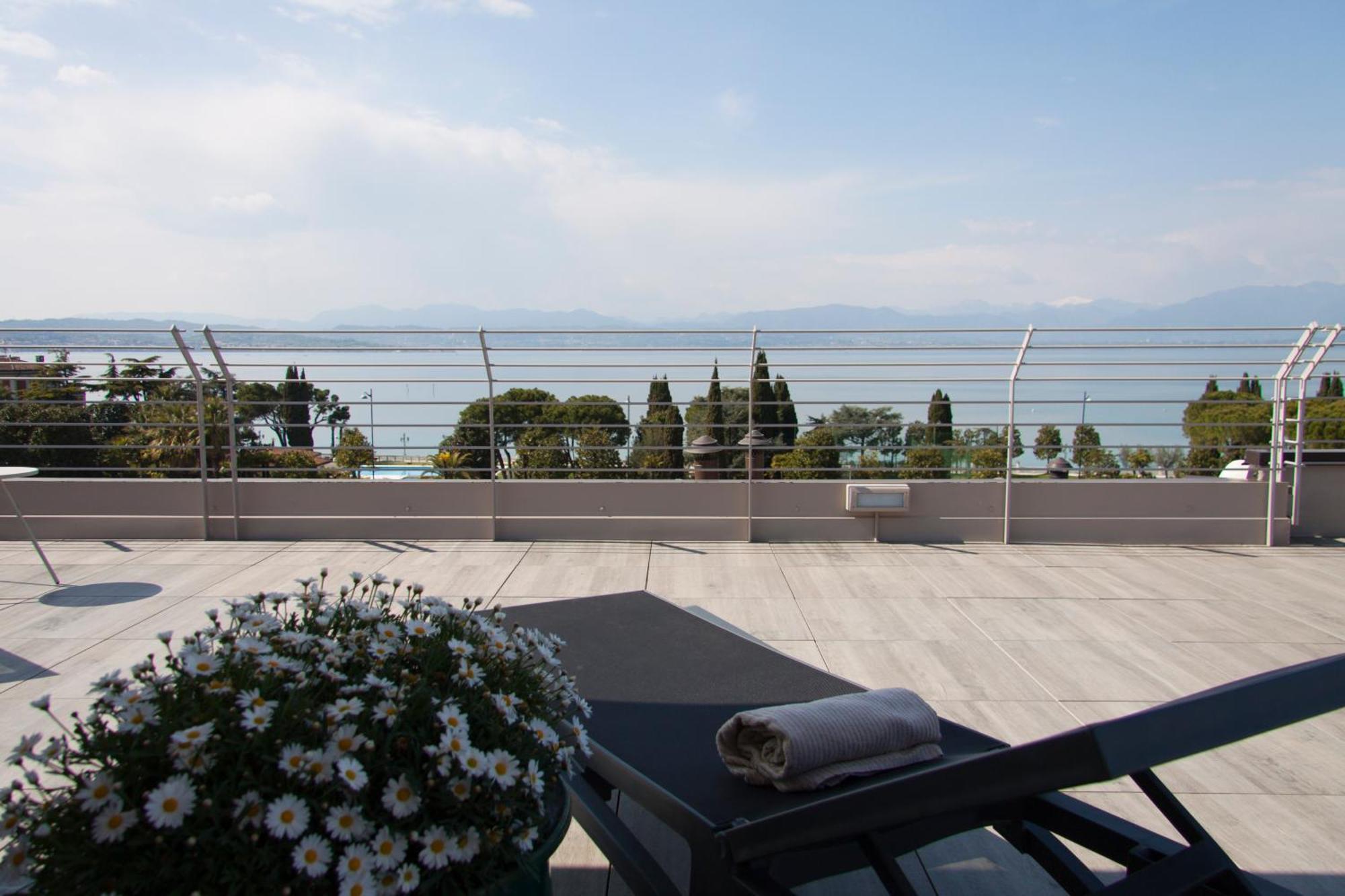 Hotel Berta Desenzano del Garda Exterior photo