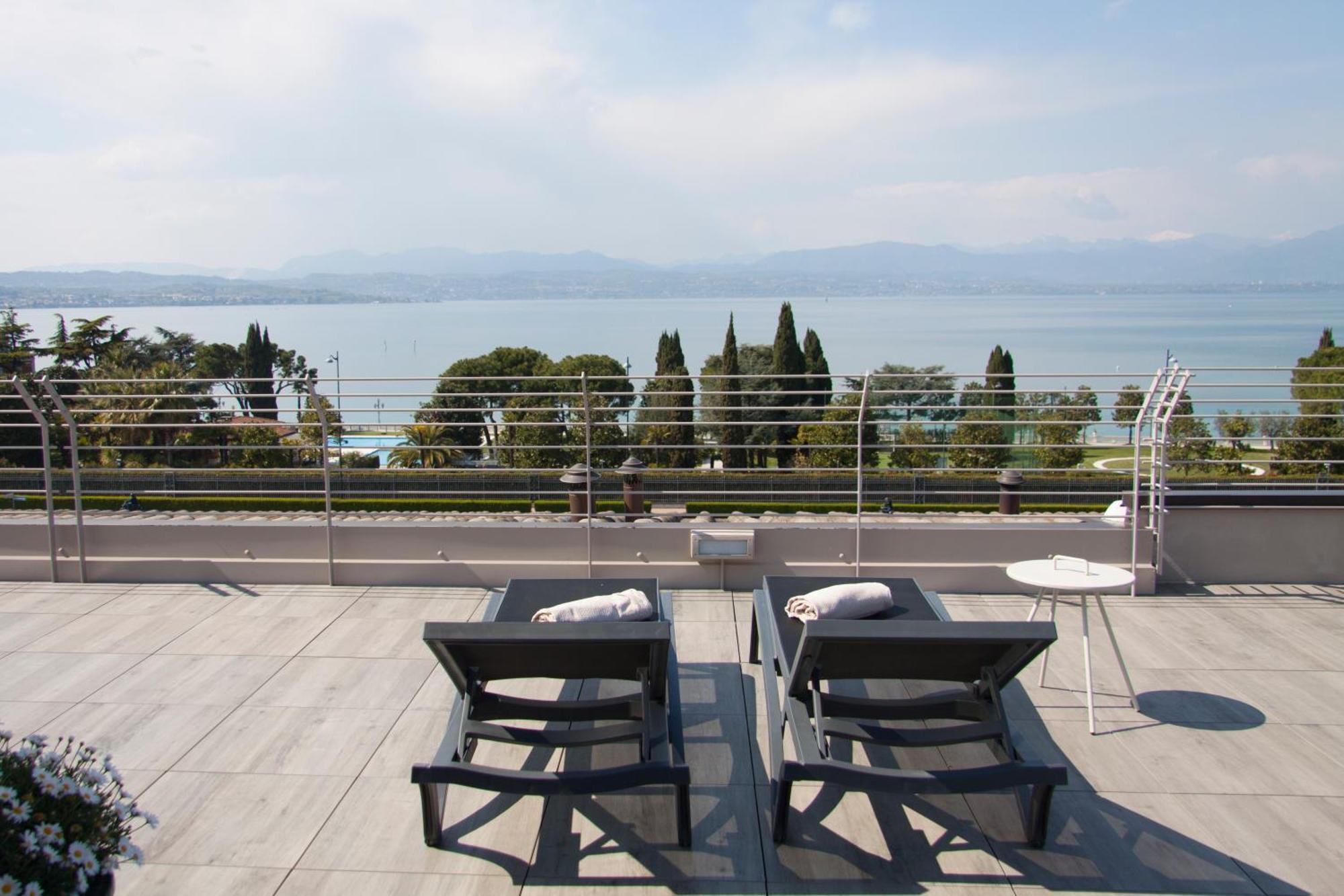 Hotel Berta Desenzano del Garda Exterior photo