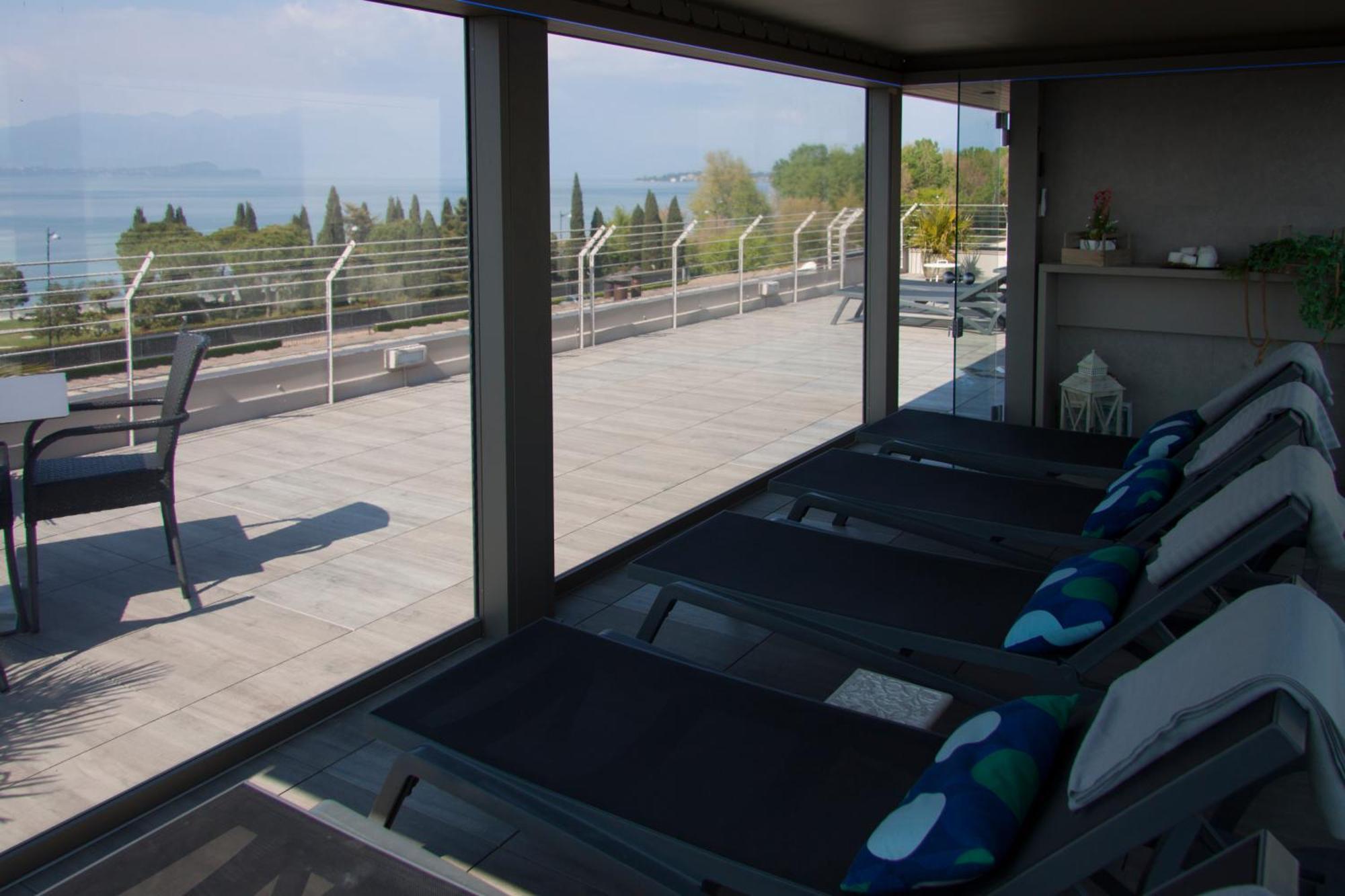 Hotel Berta Desenzano del Garda Exterior photo