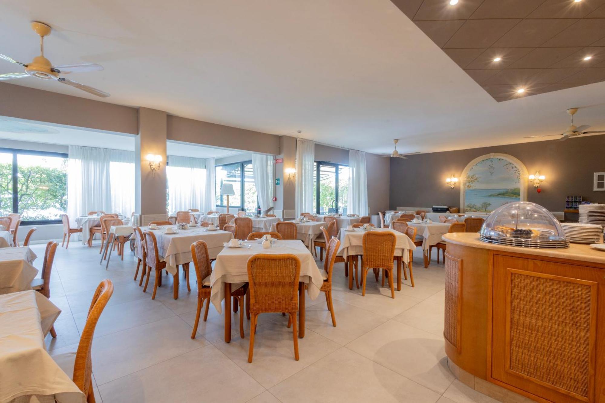 Hotel Berta Desenzano del Garda Exterior photo