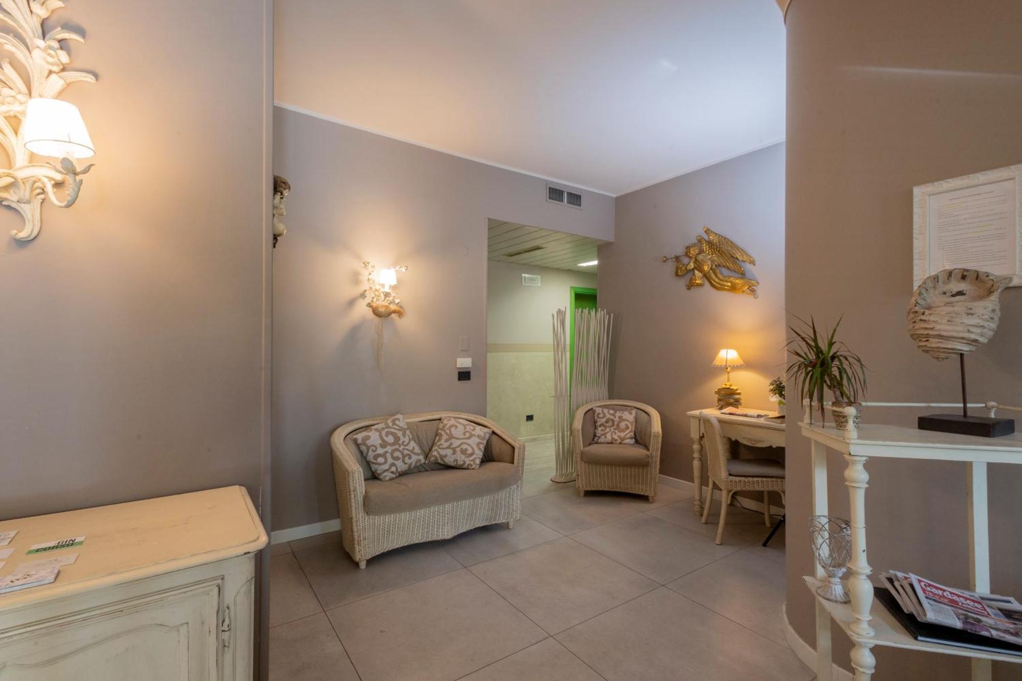 Hotel Berta Desenzano del Garda Exterior photo