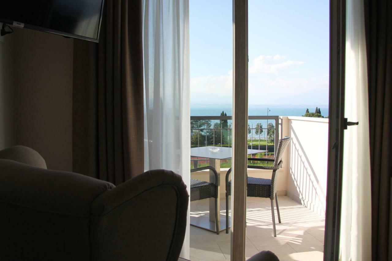 Hotel Berta Desenzano del Garda Exterior photo