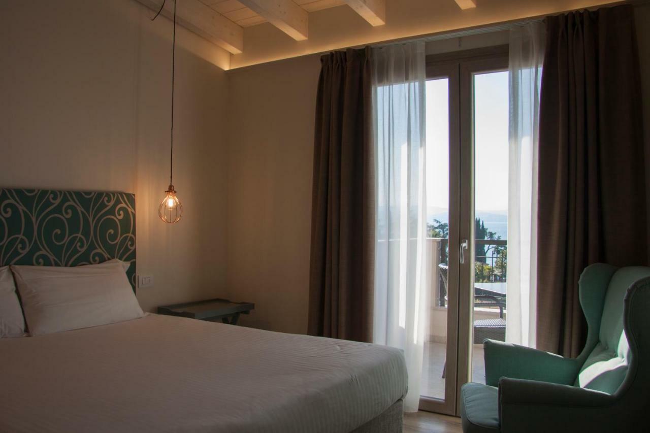Hotel Berta Desenzano del Garda Exterior photo