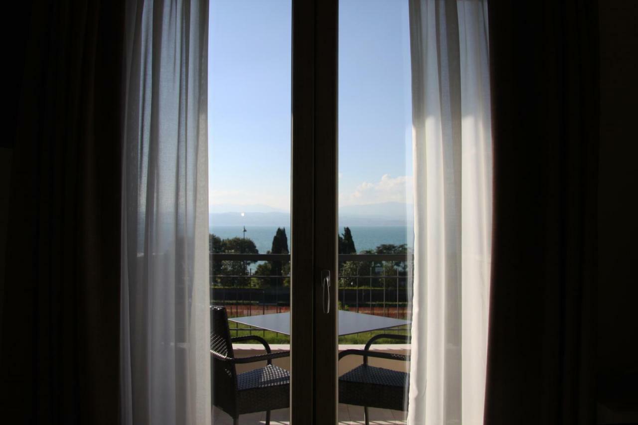 Hotel Berta Desenzano del Garda Exterior photo
