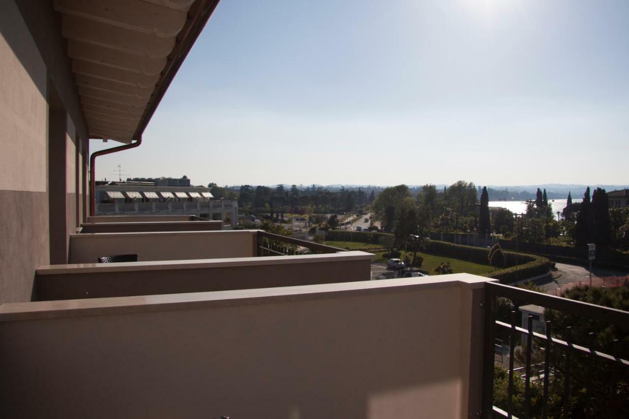 Hotel Berta Desenzano del Garda Exterior photo